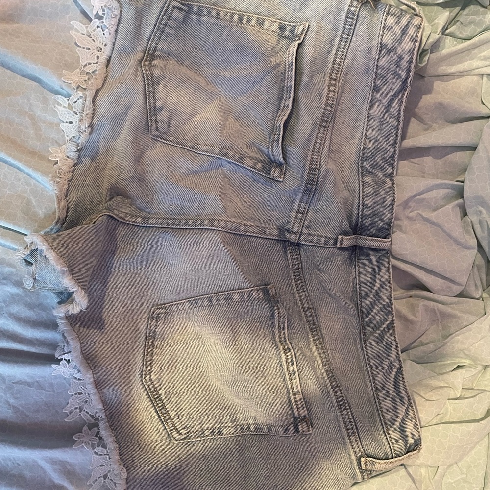 Shorts - Picture 2 of 4